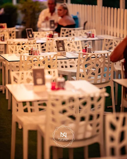 foto tavolo esterno momento lungotevere